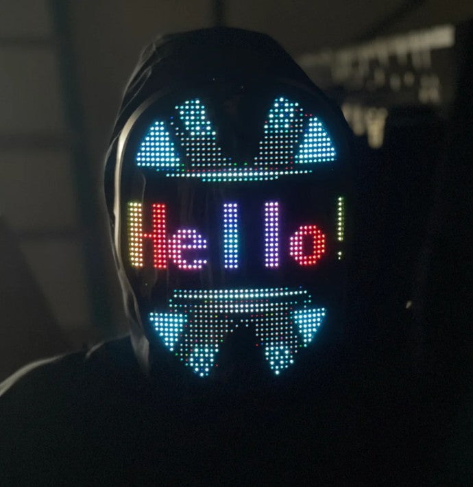 Charger la vidéo : Le futur des déguisements est LA. Le masque LED interactif – Change d’effet en un geste ou via appli !
